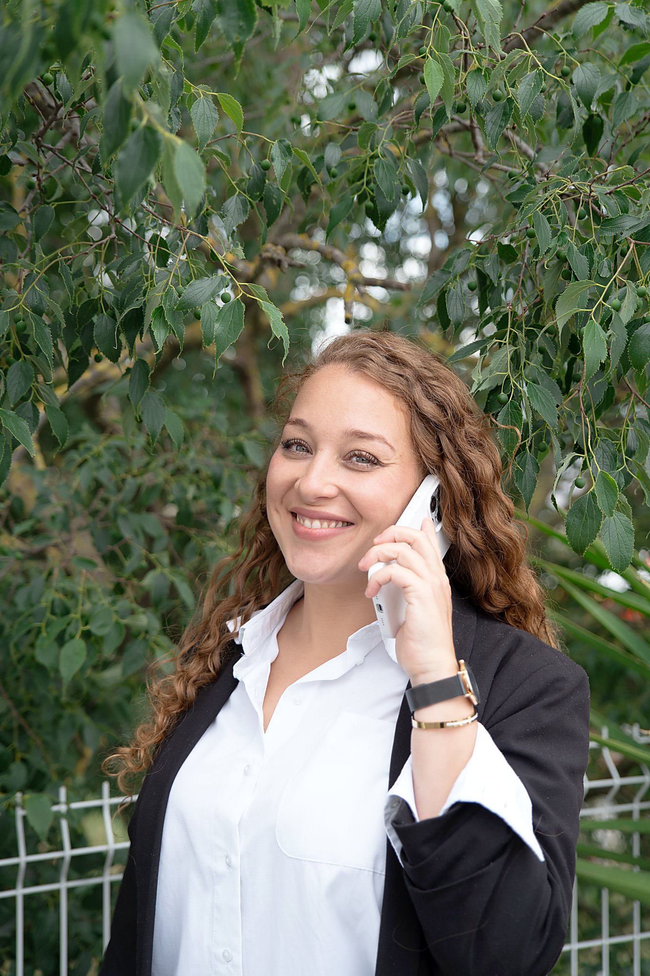 Charlène Dazzy, fondatrice de Concept To Success, au téléphone